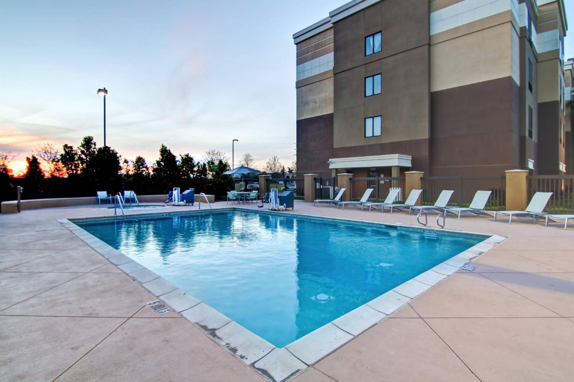 Springhill Suites Fresno Exterior foto