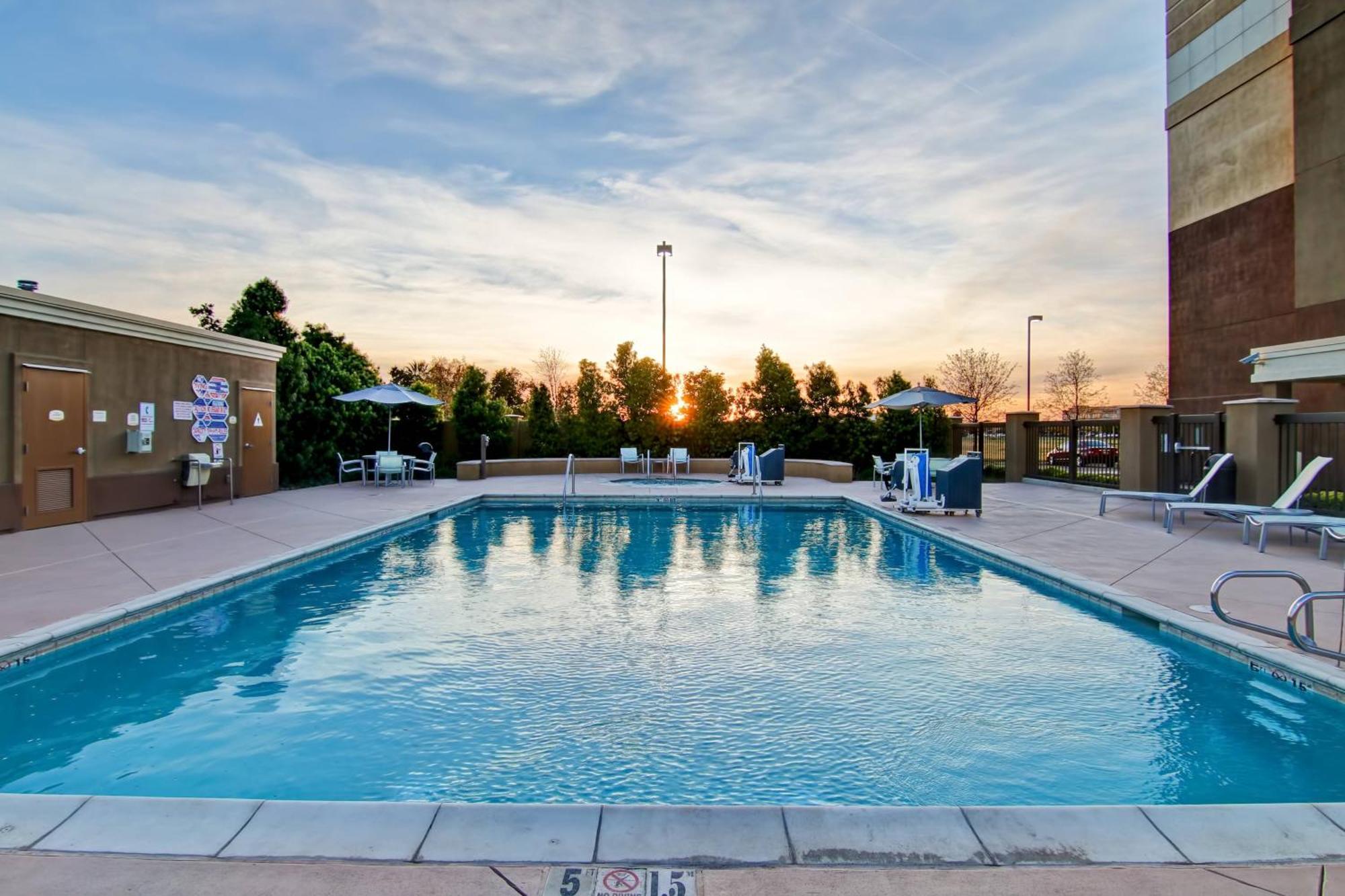 Springhill Suites Fresno Exterior foto